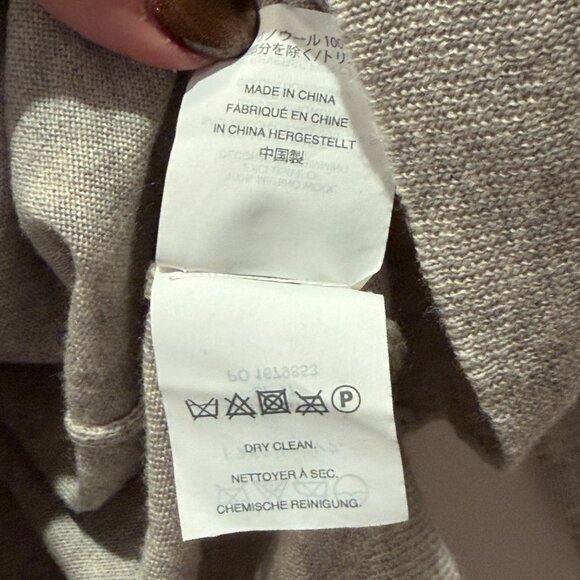 J Crew 3/4 Sleeve Grey Merino Wool Sweater w/ Kiss Lips Sz S - Picture 6 of 6